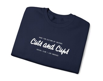 Schnitte und Cups Besticktes Sweatshirt mit Rundhalsausschnitt