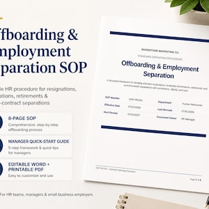 Op de afbeelding: Een wit document getiteld "Offboarding & Employment Separation SOP" met blauwe accenten. Het document bevat details over HR-procedures, een snelle startgids en een afdrukbare PDF. Een pen, een koffiekopje en een kleine plant zijn ook zichtbaar.