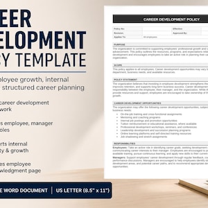 Könnte beinhalten: Eine Vorlage für eine Karriereentwicklungsrichtlinie mit dem Titel "CAREER DEVELOPMENT POLICY TEMPLATE". Das Dokument unterstützt Mitarbeiterwachstum, interne Mobilität und strukturierte Karriereplanung. Es ist ein bearbeitbares Word-Dokument auf US Letter (21,59 cm x 27,94 cm) Papier.