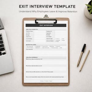 Puede incluir: Un portapapeles con un formulario de "Entrevista de salida", diseñado para comprender las salidas de los empleados y mejorar la retención. El formulario incluye secciones para la información del empleado, las razones de la salida y la experiencia laboral.