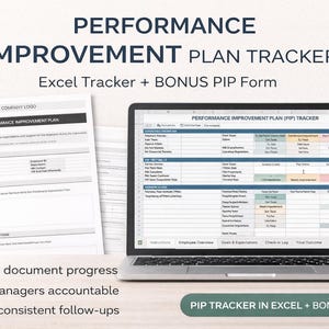 Könnte beinhalten: Ein Laptop zeigt einen Performance Improvement Plan (PIP) Tracker in Excel, mit einem gedruckten Formular links. Der Text lautet "Performance Improvement Plan Tracker" und "Excel Tracker + BONUS PIP Form." Das Bild enthält auch den Text "Track & document progress," "Keep managers accountable," und "Ensure consistent follow-ups."