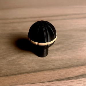 Puxador redondo preto para móveis com detalhe em imitação de madeira | Puxador Japandi para armários, compatível com os modelos Malm, Hemnes e Kallax.