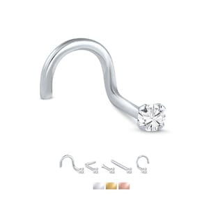 Può includere: Un piercing a vite per il naso color argento con una gemma trasparente a taglio quadrato all'estremità. La vite è curva e ha una finitura lucida. Sono mostrate viti per il naso aggiuntive in argento, oro e oro rosa.