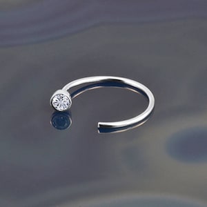 Joyería de nariz de oro blanco macizo de 14 quilates, aro de nariz abierto, medio aro, anillo de nariz. Bisel CZ. 5/16" 22G, 20G, 18G