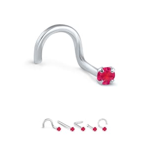 Peut inclure: Un anneau de nez en argent avec une petite pierre rouge ronde. L'anneau est incurvé et a une petite extrémité pointue. L'anneau est présenté dans plusieurs positions, avec la pierre précieuse face à différentes directions.