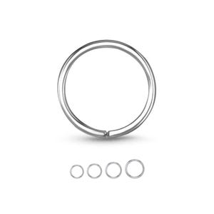 Könnte beinhalten: Ein silberfarbener Nasenring mit nahtlosem Design. Das Bild zeigt den Ring in verschiedenen Größen, mit einem größeren Ring oben und kleineren Ringen darunter. Der Schmuck ist vor einem weißen Hintergrund platziert.