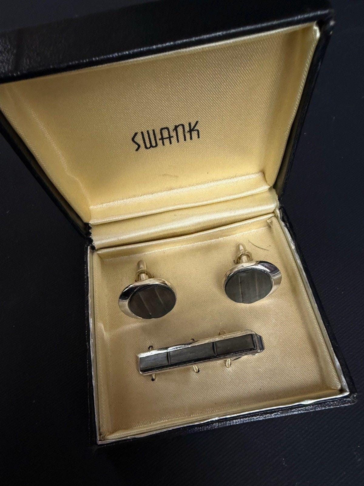 Lot De 2 Paires De Boutons De Manchette (Cuff Links) Et D'une Barre De Cravate (Tie Bar/Tac) Vintage Années 1960