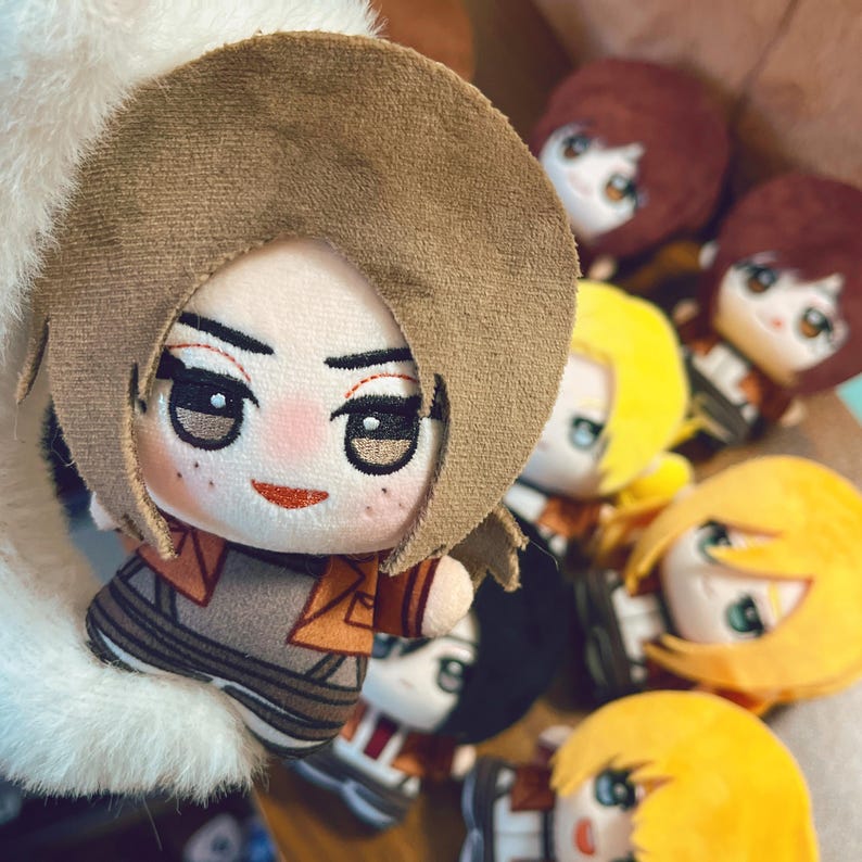 Attack on Titan 10cm plushies Levi Eren Mikasa Armin Hange Annie Ymir Historia Erwin Sasha, Anime fans gift, plush toys, handmade plushies bild 8
