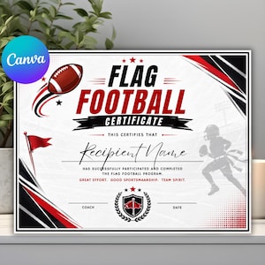 Może przedstawiać: Biały certyfikat flag football z czerwonymi i czarnymi akcentami, zawierający grafikę piłki do futbolu, sylwetkę gracza oraz tekst "FLAG FOOTBALL CERTIFICATE", "THIS CERTIFIES THAT", "Recipient Name" i "GREAT EFFORT. GOOD SPORTSMAANSHIP. TEAM SPIRIT."