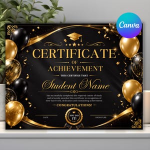 Può includere: Un modello di certificato di conseguimento nero e oro con un'icona di tocco di laurea, testo dorato che recita Certificate of Achievement, Student Name e Congratulations, circondato da palloncini neri e oro e nastri dorati.