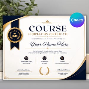 Puede incluir: Un certificado de finalización de curso blanco con detalles en azul marino y dorado. Incluye un sello dorado con un icono de libro abierto, el texto "COURSE COMPLETION CERTIFICATE", "Your Name Here", "Date Completed May 20, 2024", "Duration 40 Hours" y "Course Professional Development".