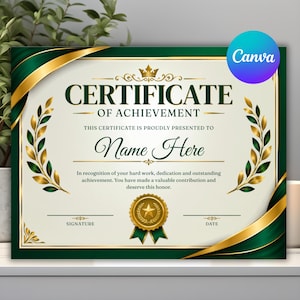 Puede incluir: Una plantilla de certificado de logro con fondo crema y bordes en verde oscuro y dorado. Incluye el texto Certificate of Achievement, Name Here y un sello dorado con una estrella. Ramas de laurel doradas decorativas enmarcan el centro.