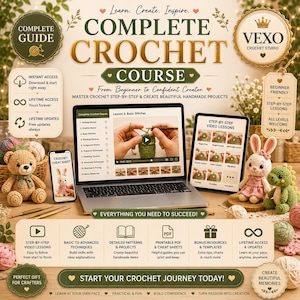 Può includere: Un annuncio per un corso di uncinetto digitale con un portatile che mostra lezioni video, un tablet e varie figure amigurumi all'uncinetto, tra cui un orso, un coniglio e un dinosauro. Il testo include Complete Crochet Course.