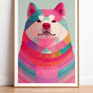 Puede incluir: Impresión artística enmarcada con una colorida ilustración de un perro Shiba Inu. El pelaje del perro está representado en una vibrante gama de tonos rosas, azules, verdes y amarillos. La obra de arte tiene un estilo caprichoso y artístico, ideal para la decoración del hogar.