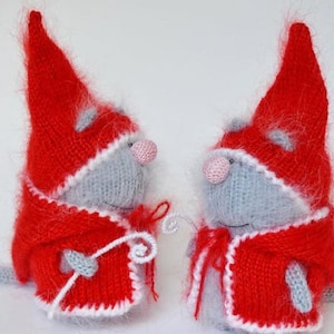 Stickad jultomtekatt — Digital nedladdning av mästarklass steg för steg-handledning — Innehåller kattunge, kappa med huva och tomtehatt