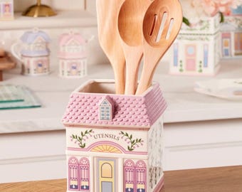 Recipiente para utensilios Lenox Spice Village con utensilios de madera / 2025 / Nuevo en caja