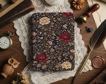 Custodia Kindle personalizzata con rose William Morris, iniziali in lamina d'oro, motivo a cuori, cover Kindle con funzione di accensione/spegnimento automatico.