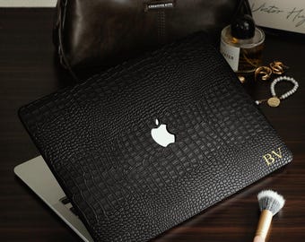 Personalized Matte Black Crocodile Leather Cover with Gold Initial, Custom Embossed MacBook Case for Pro 16 15 14 13 Air 16 15 14 13 Neo A18