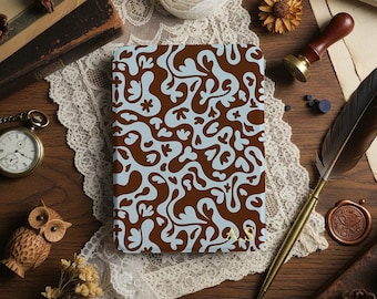 Custodia Kindle personalizzata Sky & Earth Flowing, iniziali in lamina d'oro, motivo a cuore, funzione di attivazione/disattivazione automatica
