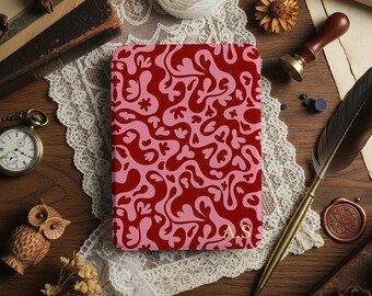 Custodia Kindle personalizzata Burgundy Flowing Earth, iniziali in lamina d'oro, motivo a cuore, funzione di attivazione/disattivazione automatica
