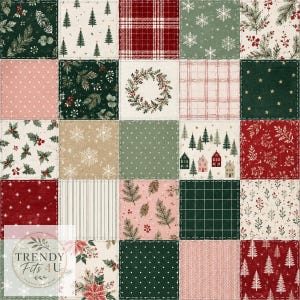 Puede incluir: Un diseño de tela de patchwork con veinticinco paneles cuadrados con varios patrones navideños que incluyen árboles de Navidad, copos de nieve, acebo, cuadros y follaje de invierno en rojo, verde, blanco y beige. Un logo dice TRENDY FITS 4 U.