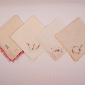 4 pc vintage hankie lot // embroidery // craft lot