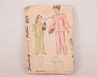 1940s Simplicity 1807 // girl's pajama pattern // size 8