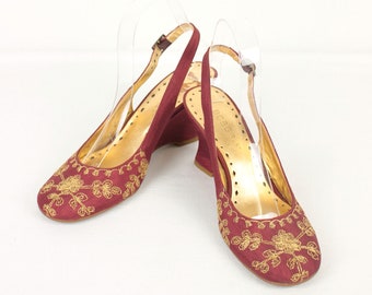 Y2K BCBG gold embroidered slingbacks // low wedge heel // size 6.5