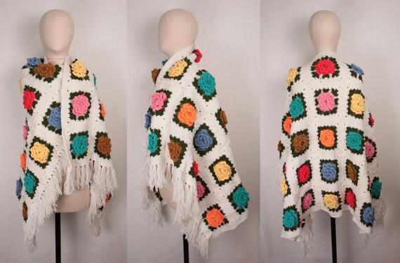 vtg granny square shawl // roses // fringe hem - image 6