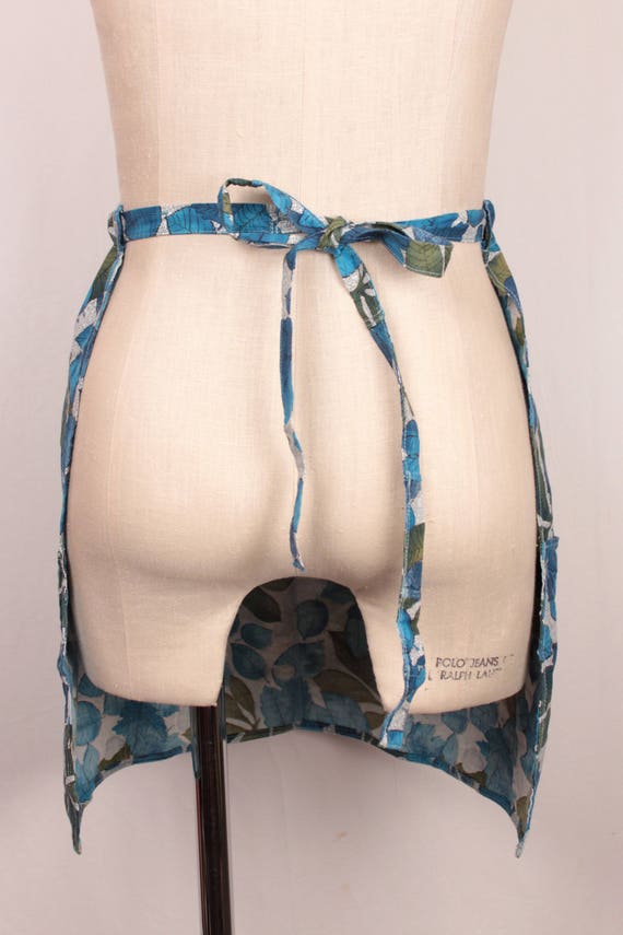 vintage leaf print apron // drawstring - image 5
