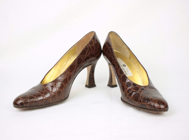 80s Saks Fifth Avenue heels // croc embossed leather // size 8AA image 1