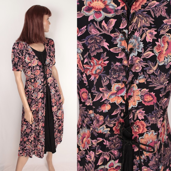 lace up peasant dress // floral print // starina