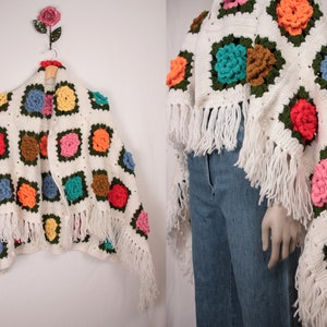 vtg granny square shawl // roses // fringe hem