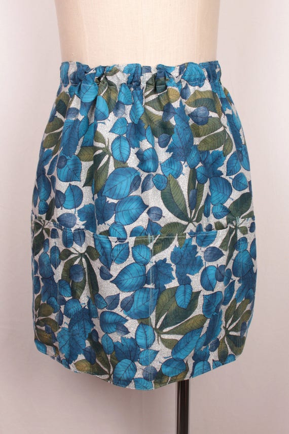 vintage leaf print apron // drawstring - image 2
