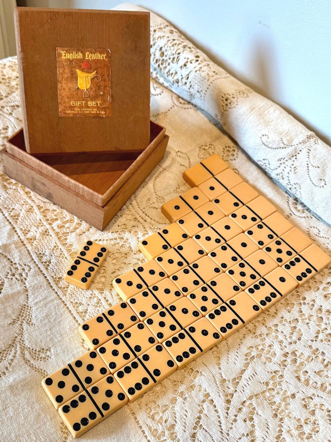 ANCIEN JEU BOITE de dominos en os et ébène complète 28 pièces EUR 10,00
