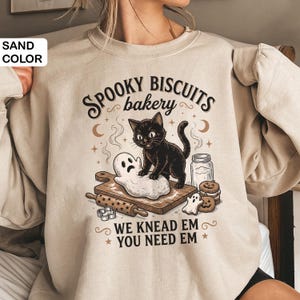 Camiseta vintage de gato preto para o Halloween, camiseta divertida e assustadora para confeiteira, blusa retrô de fantasma fazendo biscoitos, roupa fofa de outono para mães de gatos, presente aconchegante de outono