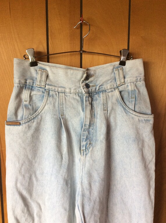 high waisted blue jeans with belt loops