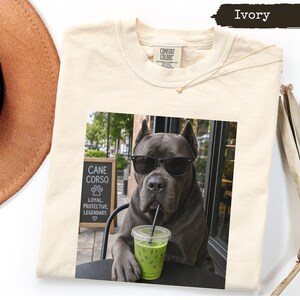 Cane Corso Hund mit Sonnenbrille Shirt, lustiger Hund trinkt Matcha T-Shirt, treues schützendes legendäres Cane Corso Mama Papa Geschenk, Retro cooles Haustier