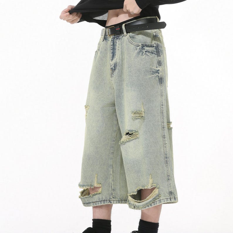 Ripped Denim Jorts | Wide Leg Cropped Pants | Daily Wear | Y2K Streetwear Style

Wide leg ripped denim shorts with distressed details in oversized Y2K streetwear style.
