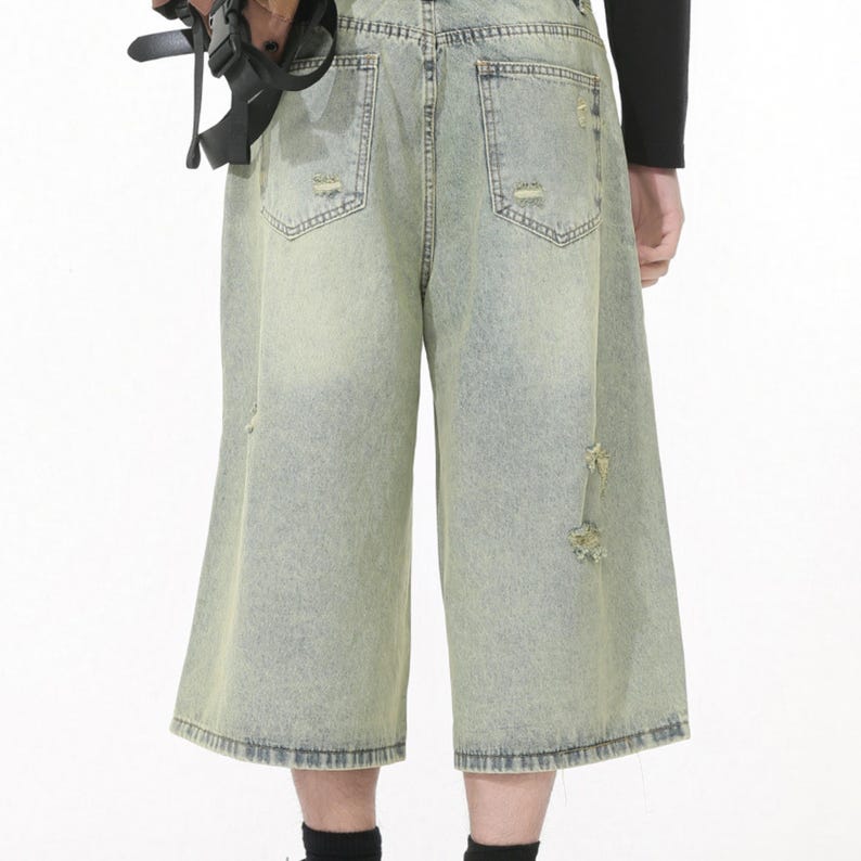 Ripped Denim Jorts | Wide Leg Cropped Pants | Daily Wear | Y2K Streetwear Style

Wide leg ripped denim shorts with distressed details in oversized Y2K streetwear style.