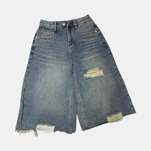 Ripped Denim Jorts | Wide Leg Cropped Pants | Daily Wear | Y2K Streetwear Style

Distressed wide leg denim jorts with ripped knee and vintage Y2K streetwear style