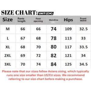 Op de afbeelding: Maattabel voor broeken, met afmetingen in centimeters. Bevat maten M tot en met 3XL, met details over de broeklengte, voetopening, taille, heupen en front wave-afmetingen. De tekst adviseert om de tabel te raadplegen vanwege Aziatische maatverschillen.