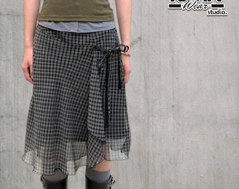 Geruite midirok | Asymmetrisch veterbroekje | Vintage Y2K-streetwear