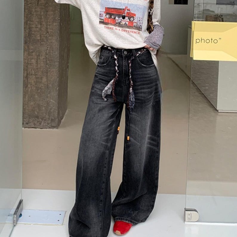 Wide Leg Jeans | Casual Loose Straight Denim | Daily Wear | Y2K Streetwear Style

Vintage wide jeans with minimal korean style