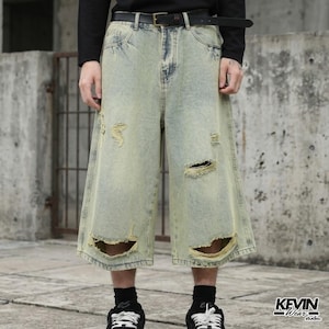 Ripped Denim Jorts | Wide Leg Cropped Pants | Daily Wear | Y2K Streetwear Style

Wide leg ripped denim shorts with distressed details in oversized Y2K streetwear style.