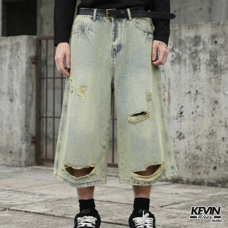 Ripped Denim Jorts | Wide Leg Cropped Pants | Daily Wear | Y2K Streetwear Style

Wide leg ripped denim shorts with distressed details in oversized Y2K streetwear style.