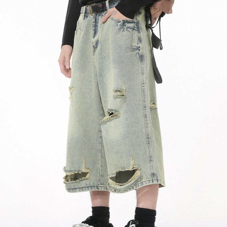 Ripped Denim Jorts | Wide Leg Cropped Pants | Daily Wear | Y2K Streetwear Style

Wide leg ripped denim shorts with distressed details in oversized Y2K streetwear style.