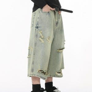 Ripped Denim Jorts | Wide Leg Cropped Pants | Daily Wear | Y2K Streetwear Style

Wide leg ripped denim shorts with distressed details in oversized Y2K streetwear style.