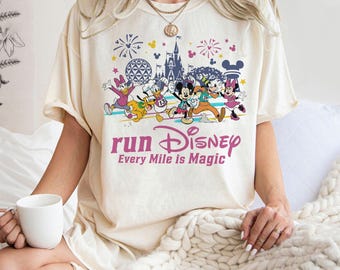 Camiseta de Mickey y sus amigos "Cada milla es mágica" de la carrera Disney, Run Disney, Disneyland Runner 5K, 10K, media maratón, fin de semana de maratón de Disney World 2026