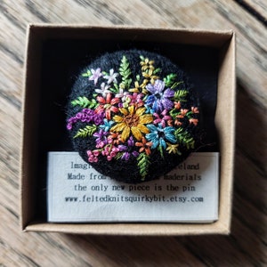 Hand embroidered felt brooch/ Recycled Brooch/Floral brooch zdjęcie 6
